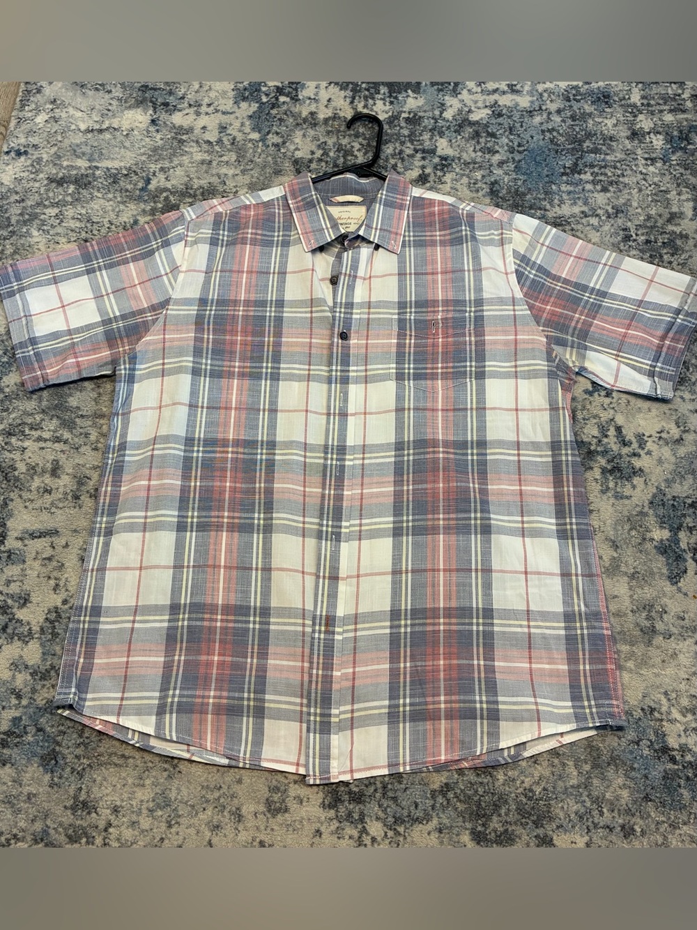Men’s Short-Sleeve Plaid Button-Up Shirt